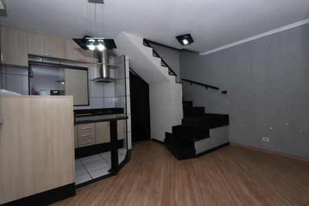 Sala de casa de condomínio para alugar com 2 quartos, 76m² em Vila Industrial, São Paulo