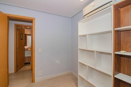Quarto 1 de apartamento para alugar com 2 quartos, 52m² em Jardim Carvalho, Porto Alegre