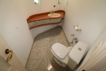 Casa à venda com 700m², 4 quartos e 3 vagasLavabo