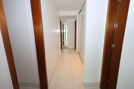 Apartamento para alugar com 160m², 4 quartos e 3 vagasCorredor