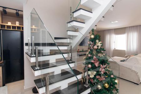 Casa à venda com 120m², 3 quartos e 3 vagasEscada