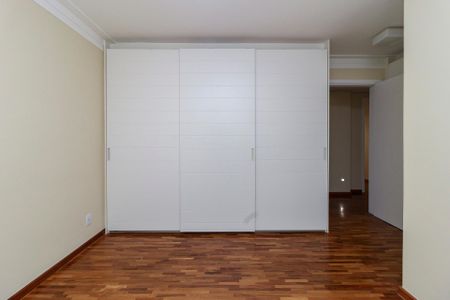Apartamento à venda com 310m², 4 quartos e 4 vagas Apartamento à venda com 310m², 4 quartos e 4 vagasSuíte 2