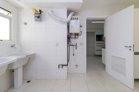Apartamento à venda com 310m², 4 quartos e 4 vagas Apartamento à venda com 310m², 4 quartos e 4 vagasÁrea de Serviço