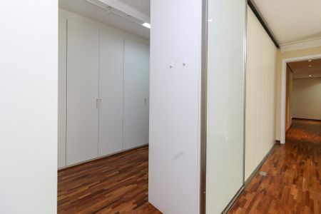 Apartamento à venda com 310m², 4 quartos e 4 vagas Apartamento à venda com 310m², 4 quartos e 4 vagasSuíte - Closet