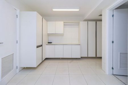 Apartamento à venda com 310m², 4 quartos e 4 vagas Apartamento à venda com 310m², 4 quartos e 4 vagasÁrea de Serviço