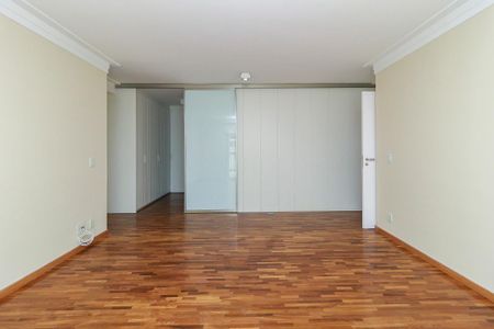 Apartamento à venda com 310m², 4 quartos e 4 vagas Apartamento à venda com 310m², 4 quartos e 4 vagasSuíte
