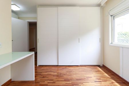 Apartamento à venda com 310m², 4 quartos e 4 vagas Apartamento à venda com 310m², 4 quartos e 4 vagasSuíte 3