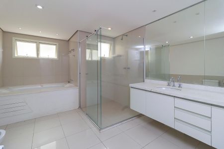 Apartamento à venda com 310m², 4 quartos e 4 vagas Apartamento à venda com 310m², 4 quartos e 4 vagasSuíte - Banheiro