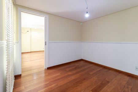 Apartamento à venda com 310m², 4 quartos e 4 vagas Apartamento à venda com 310m², 4 quartos e 4 vagasCopa