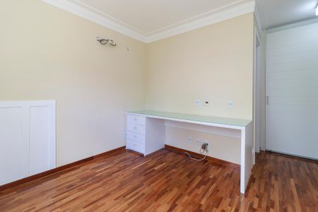 Apartamento à venda com 310m², 4 quartos e 4 vagas Apartamento à venda com 310m², 4 quartos e 4 vagasSuíte 3