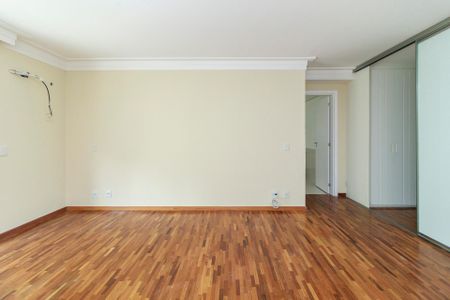 Apartamento à venda com 310m², 4 quartos e 4 vagas Apartamento à venda com 310m², 4 quartos e 4 vagasSuíte