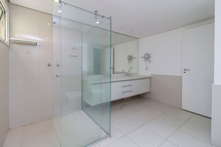 Apartamento à venda com 310m², 4 quartos e 4 vagas Apartamento à venda com 310m², 4 quartos e 4 vagasSuíte - Banheiro