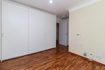 Apartamento à venda com 310m², 4 quartos e 4 vagas Apartamento à venda com 310m², 4 quartos e 4 vagasSuíte 2