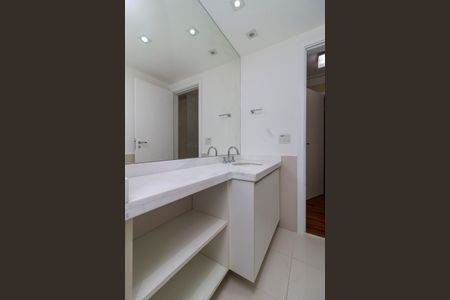 Apartamento à venda com 310m², 4 quartos e 4 vagas Apartamento à venda com 310m², 4 quartos e 4 vagasSuíte 3 - Banheiro