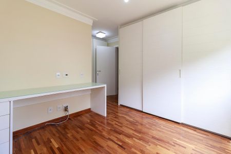 Apartamento à venda com 310m², 4 quartos e 4 vagas Apartamento à venda com 310m², 4 quartos e 4 vagasSuíte 3