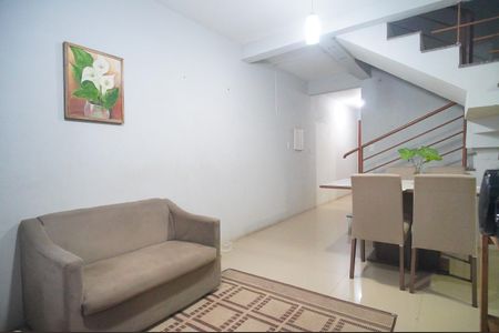 Casa à venda com 88m², 3 quartos e 2 vagasSala
