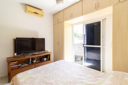 Casa de condomínio para alugar com 218m², 4 quartos e 4 vagasSuite