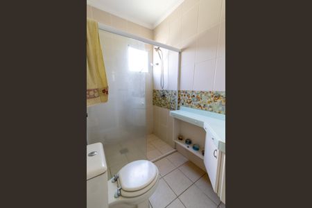 Casa de condomínio para alugar com 218m², 4 quartos e 4 vagasBanheiro da Suíte 2