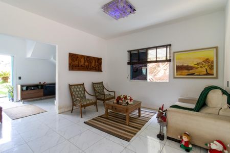 Casa de condomínio para alugar com 218m², 4 quartos e 4 vagasSala