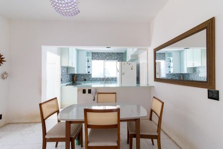 Sala de casa para alugar com 4 quartos, 218m² em Vila Brandina, Campinas