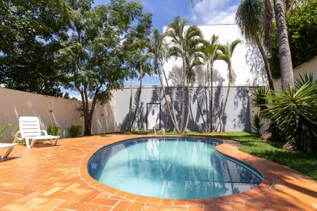 Casa de condomínio para alugar com 218m², 4 quartos e 4 vagasÁrea comum - Piscina