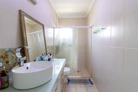 Casa de condomínio para alugar com 218m², 4 quartos e 4 vagasBanheiro