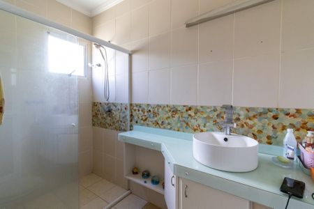 Casa de condomínio para alugar com 218m², 4 quartos e 4 vagasBanheiro da Suíte 2