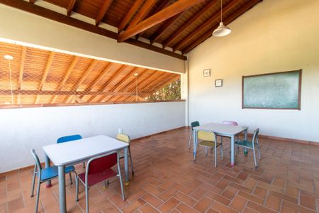 Casa de condomínio para alugar com 218m², 4 quartos e 4 vagasBrinquedoteca