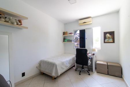 Casa de condomínio para alugar com 218m², 4 quartos e 4 vagasQuarto 4