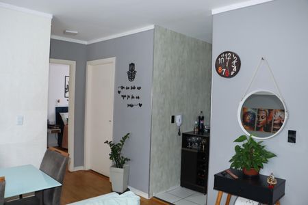 Apartamento para alugar com 2 quartos, 55m² em Jardim Branca Flor, Embu das Artes