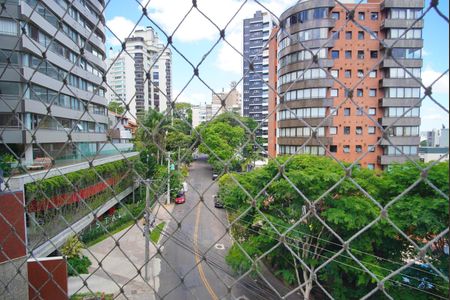 Suíte - Vista de apartamento para alugar com 2 quartos, 75m² em Bela Vista, Porto Alegre