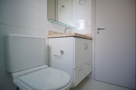 Banheiro da Suíte de apartamento para alugar com 2 quartos, 75m² em Bela Vista, Porto Alegre