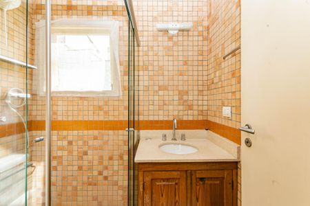 Casa à venda com 280m², 4 quartos e 4 vagasBanheiro Social