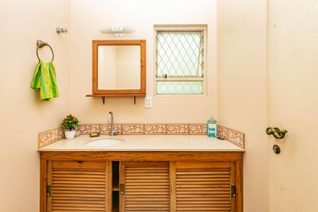 Casa à venda com 280m², 4 quartos e 4 vagasLavabo