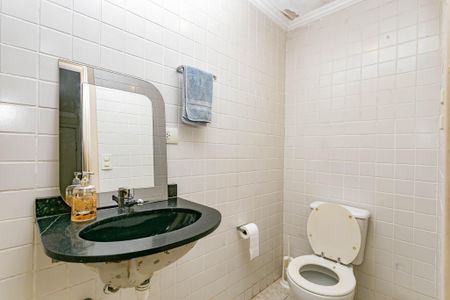 Casa à venda com 280m², 4 quartos e 4 vagasBanheiro de serviço