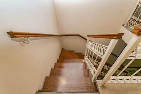 Casa à venda com 280m², 4 quartos e 4 vagasEscada