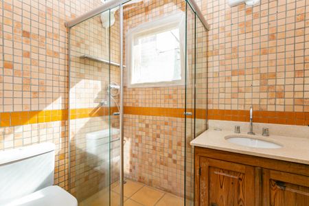 Casa à venda com 280m², 4 quartos e 4 vagasBanheiro Social