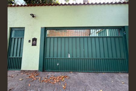 Casa à venda com 280m², 4 quartos e 4 vagasFachada