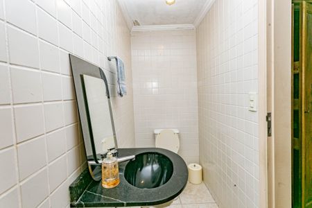 Casa à venda com 280m², 4 quartos e 4 vagasBanheiro de serviço