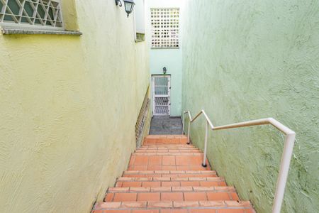 Casa à venda com 280m², 4 quartos e 4 vagasEscada