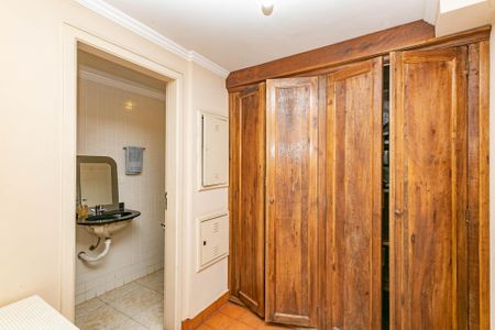 Casa à venda com 280m², 4 quartos e 4 vagasQuarto de Serviço