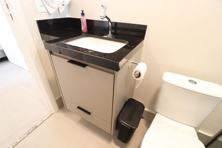 Apartamento para alugar com 70m², 2 quartos e 2 vagasBanheiro do Quarto 2