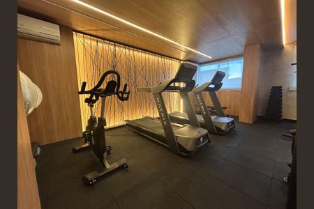 Apartamento para alugar com 70m², 2 quartos e 2 vagasÁrea comum - Academia