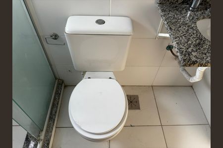 Apartamento à venda com 43m², 2 quartos e 1 vaga Apartamento à venda com 43m², 2 quartos e 1 vagaBanheiro