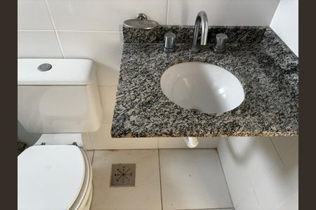 Apartamento à venda com 43m², 2 quartos e 1 vaga Apartamento à venda com 43m², 2 quartos e 1 vagaBanheiro