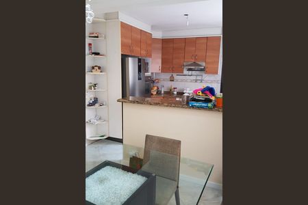 Casa à venda com 3 quartos, 254m² em Vila Marieta, São Paulo