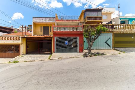 Casa para alugar com 150m², 4 quartos e 3 vagasFachada + Placa