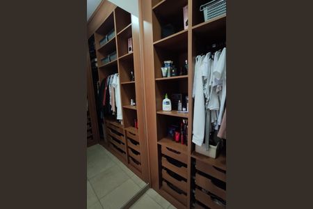 Casa à venda com 4 quartos, 270m² em Jardim Angela (Zona Leste), São Paulo