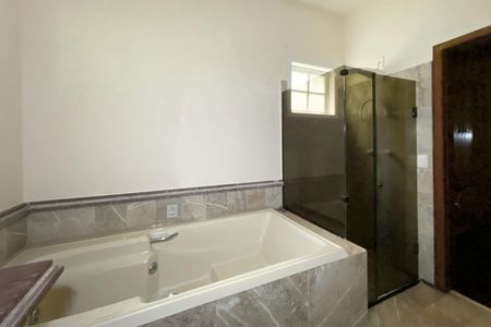 Casa de condomínio para alugar com 280m², 6 quartos e 8 vagasBanheiro da Suíte 1