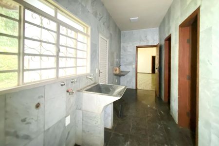 Casa de condomínio para alugar com 280m², 6 quartos e 8 vagasÁrea de Serviço